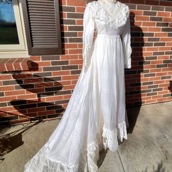 Vintage Dresses & Skirts - Vintage Wedding Dress